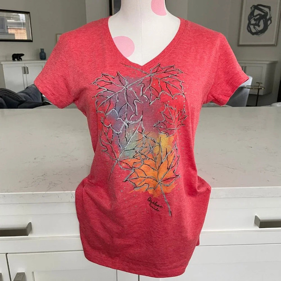 Initial Attraction SS V Nk Maple Leaf Print Poly Blend T Shirt Top Red Sz L NWOT - Picture 2 of 11